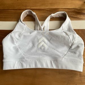 White Barry’s bootcamp Lululemon sports bra